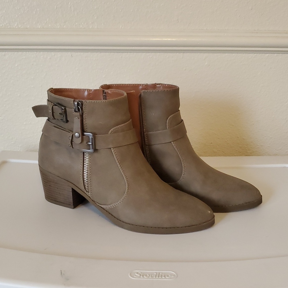 Indigo Grey booties with buckle straps‎ Side Zips Sz 8M